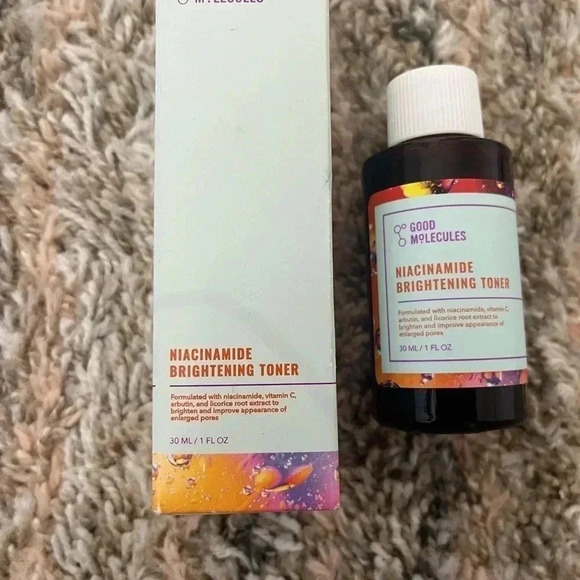 Niacinamide Brightening Toner - Picture 1 of 3